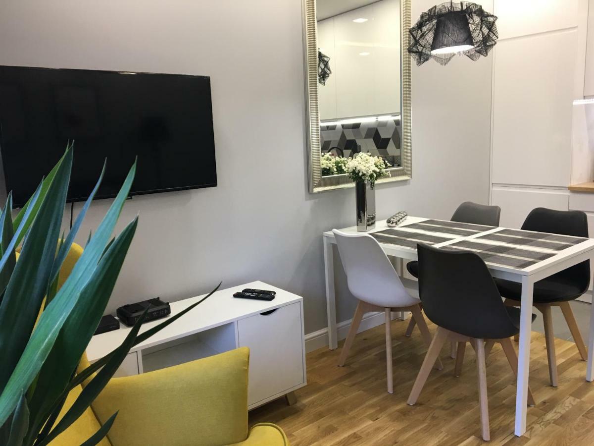 Family & Business Elegant Apartments Ul Astronautow Centrum Downtown - 3 Bedroom, Parking Kielce Eksteriør billede